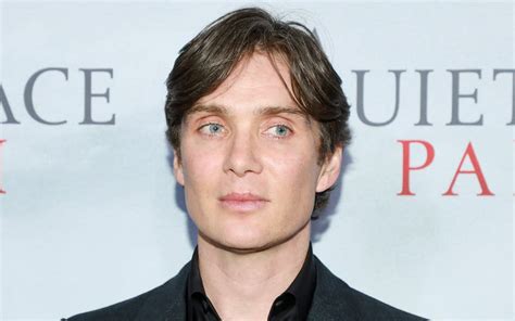 Cillian Murphy Says Oppenheimer Sex Scenes Were Awkward。